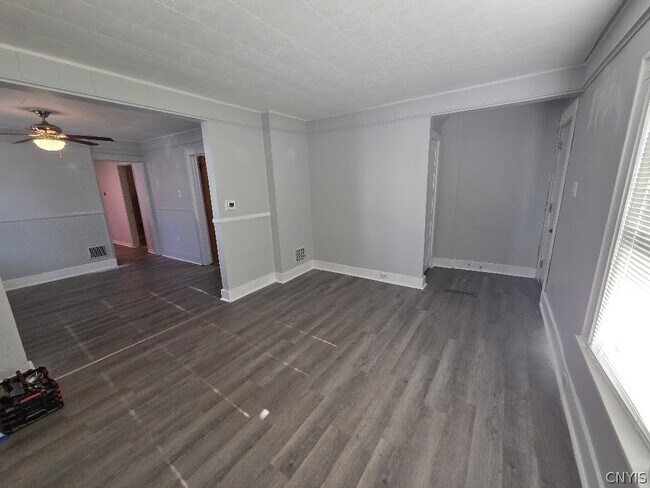 Foto del edificio - 112 Gale Ave