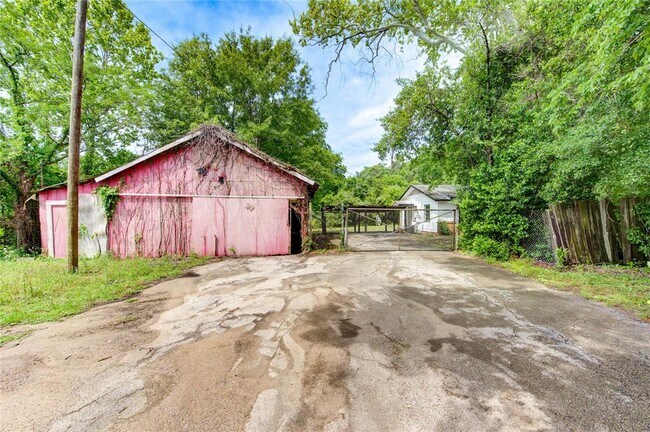 Building Photo - 808 State Highway Loop