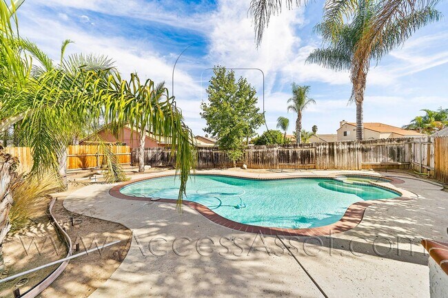 Foto del edificio - Spacious 4 Bed/2 Bath Single Story Home With Pool In A Wonderful Neighborhood In Menifee!