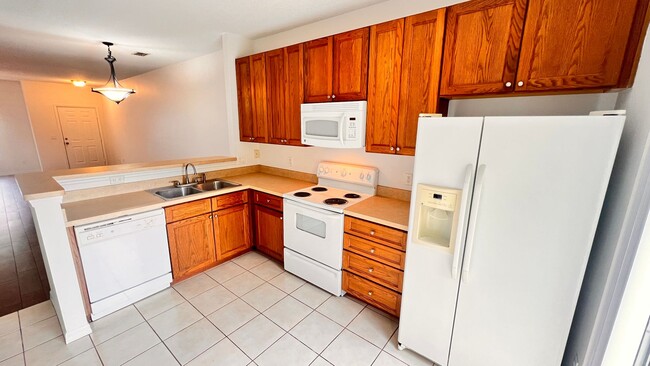 Building Photo - Spectacular 2 Story 2 bed and 2 bath condo at Regent Park!!