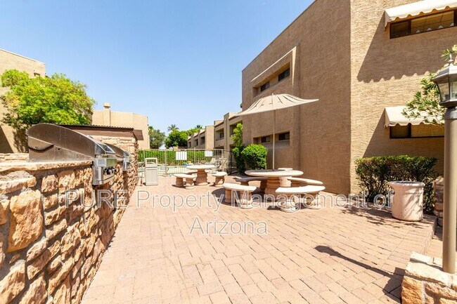 Foto del edificio - 2228 N 52nd St