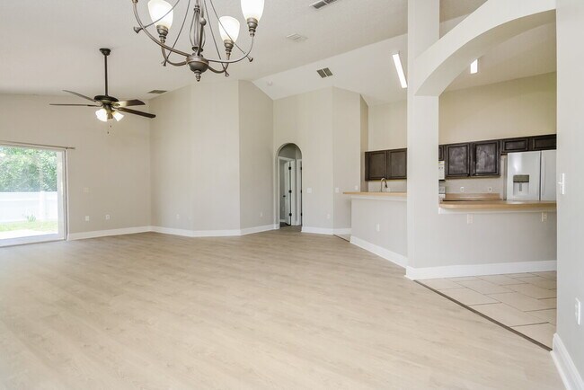 Building Photo - 1320 Creekview Ct