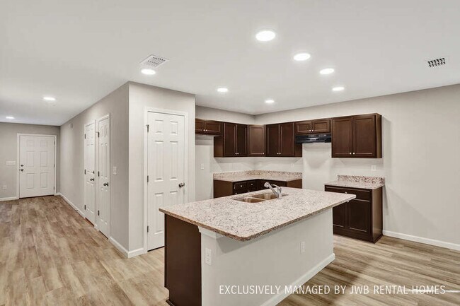Building Photo - 8270 Halls Hammock Ct