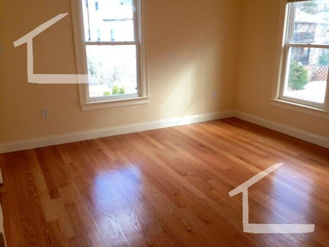 Building Photo - Spacious Newton apartment in a peaceful ne...