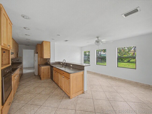 Foto del edificio - 1149 SW Hogan St
