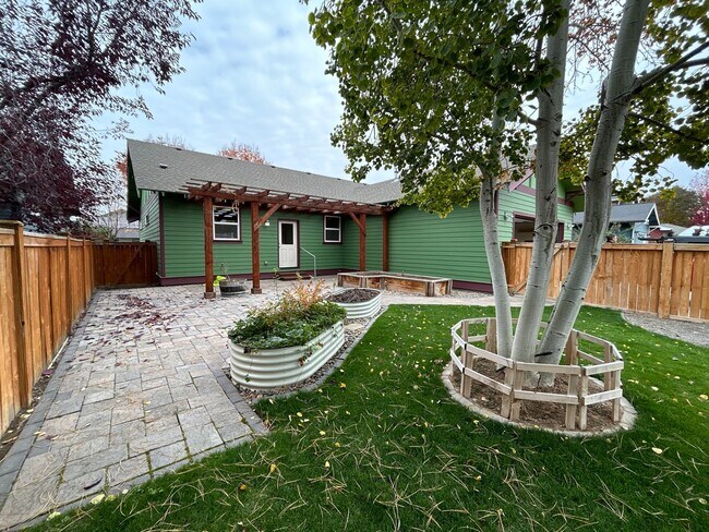 Foto del edificio - 3 Bedroom / 2 Bathroom House in NW Redmond