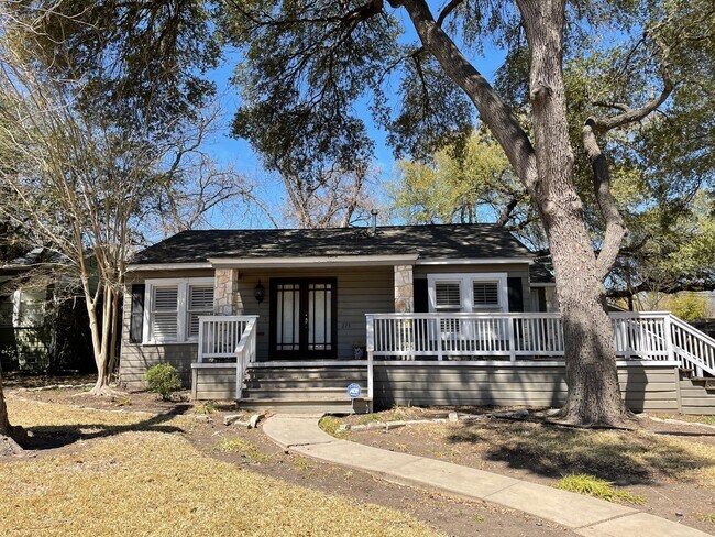 Photo - 275 Halcyon Pl House