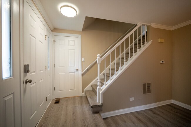 Foto del edificio - 9330 Waterford Ln