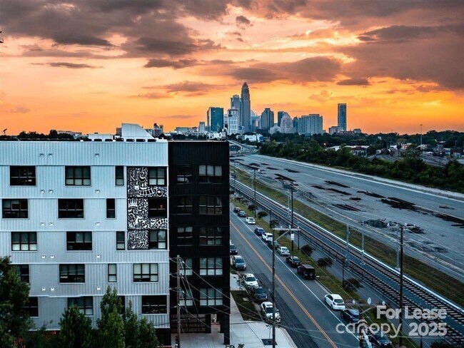Foto del edificio - 1824 N Brevard St