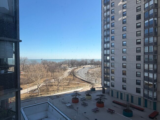 Foto del edificio - 5701 N Sheridan Rd