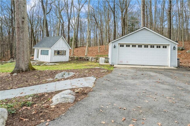 Foto del edificio - 2428 Long Ridge Rd