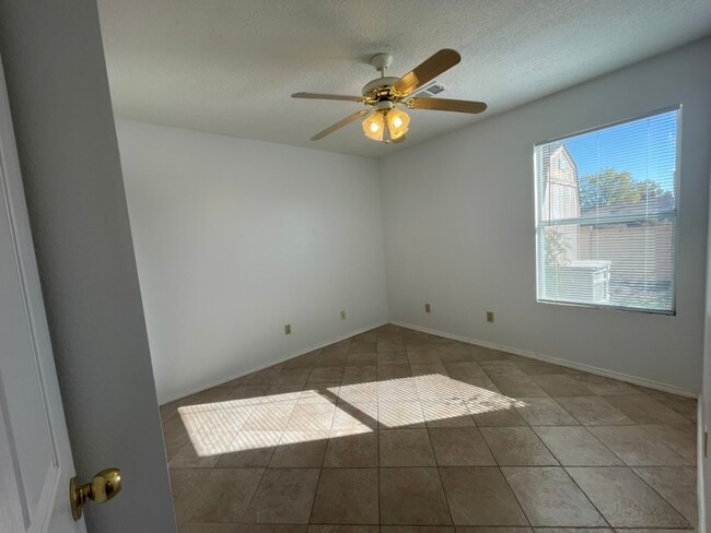 Building Photo - 892 Rebecca Loop NE