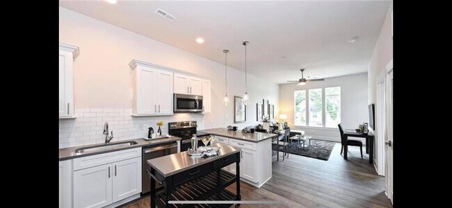 Foto del edificio - 935 McAlway Rd