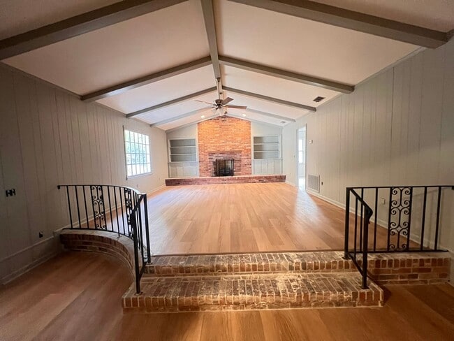 Foto del edificio - 115 Simmons Rd