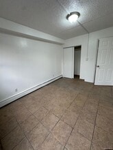 Building Photo - 56-11 Clover Pl