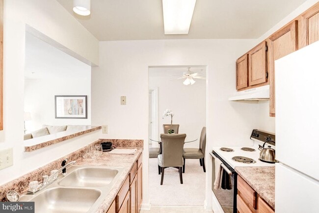Building Photo - 1100 Fleetwood Ct