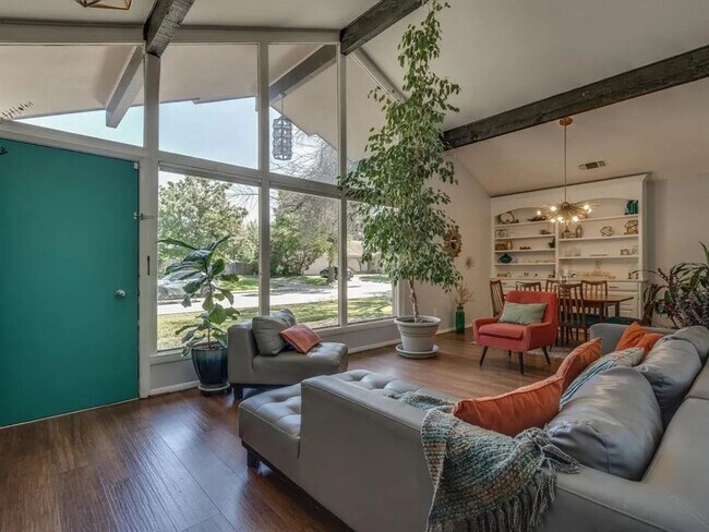 Foto del edificio - Spectacular Home in Holiday Heights Add!  Come see Me!! I can be yours!!