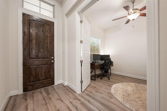 Foto del edificio - 725 Millcreek Ln