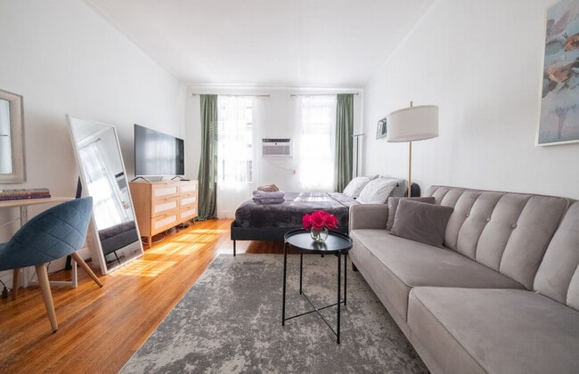 Building Photo - 328 E 74th St