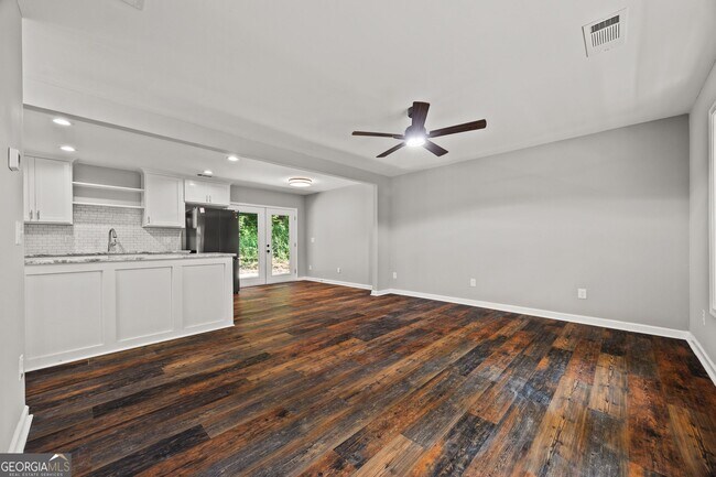 Building Photo - 53 Lucia Dr SE