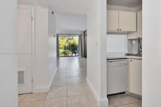 Foto del edificio - 7403 SW 82nd St