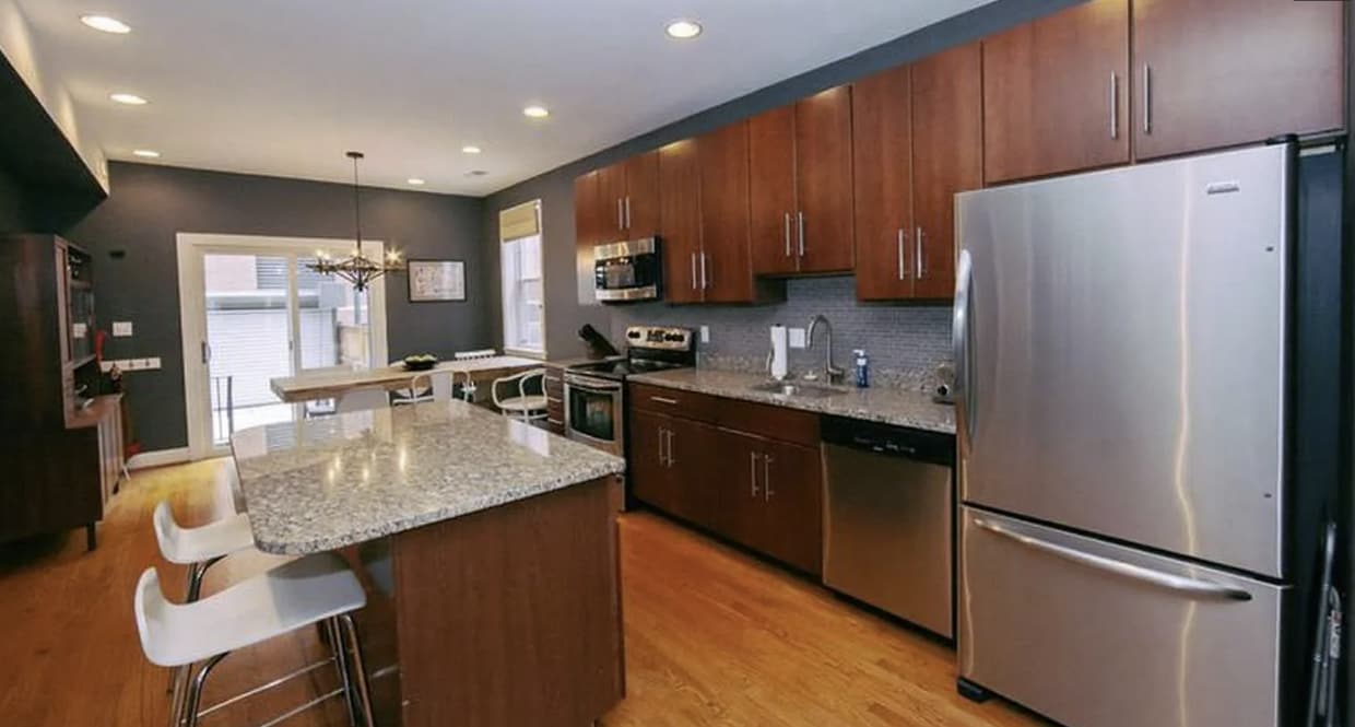 Great Price, Center of H St - WITH Secured... - Great Price, Center of H St - WITH Secured...