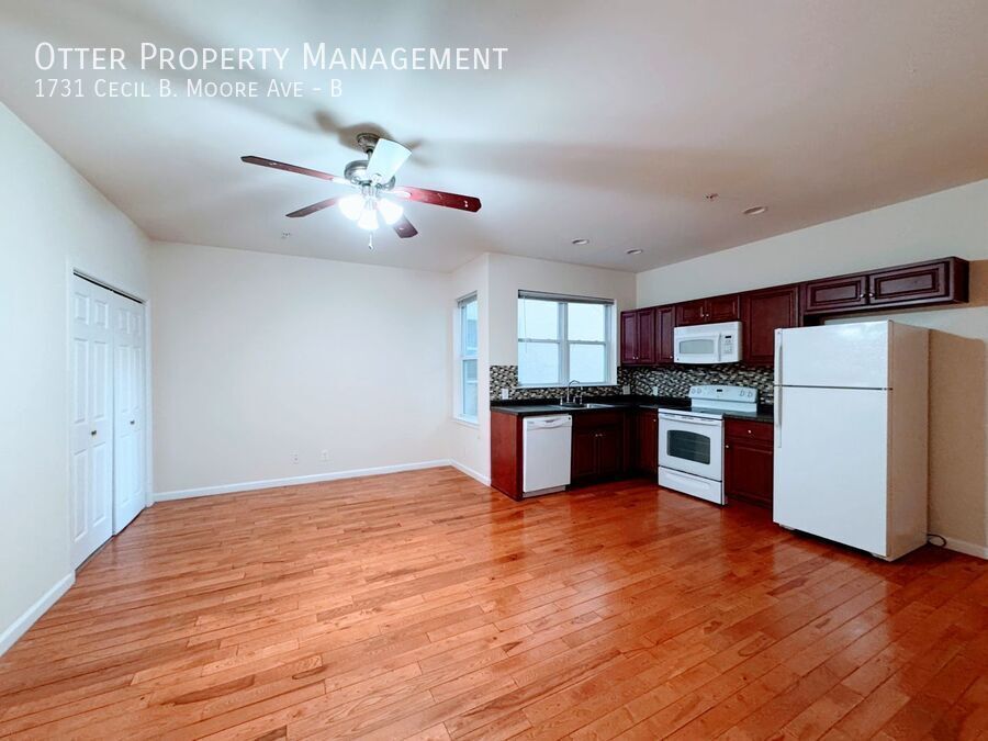 Foto principal - Spacious 4BR/2BA Home with Modern Comforts...