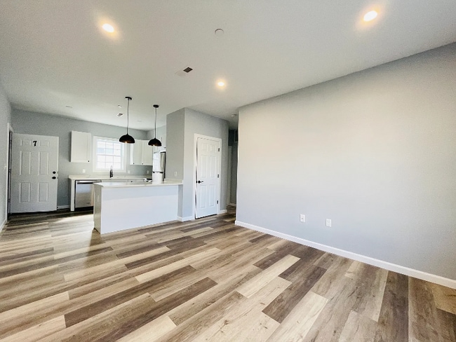 Photo - 487 Lincoln St Apartment