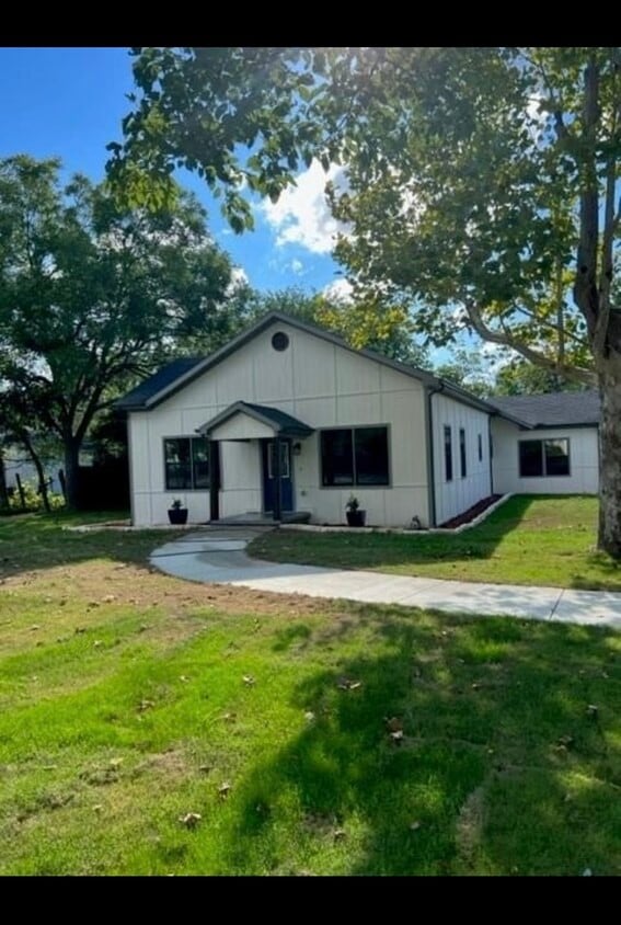 302 Ballentine St, Trenton, TX 75490 House Rental in Trenton, TX