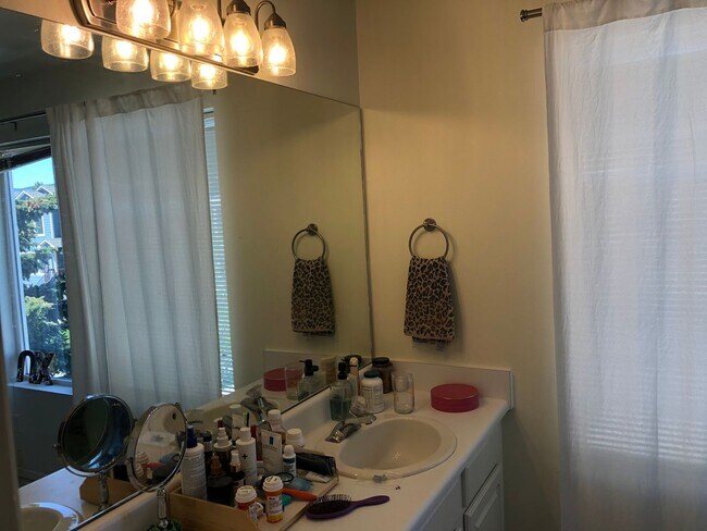 Foto del edificio - 4 Bedroom Townhome in Hawks Ridge