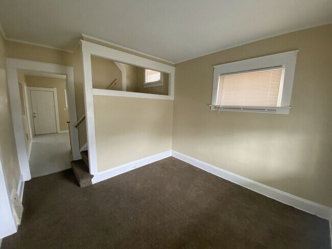 Building Photo - 2 Bedroom House - East Toledo