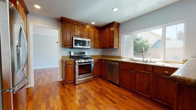 Foto del edificio - Beautiful 4 bedroom 3 bath House in Manhattan Beach