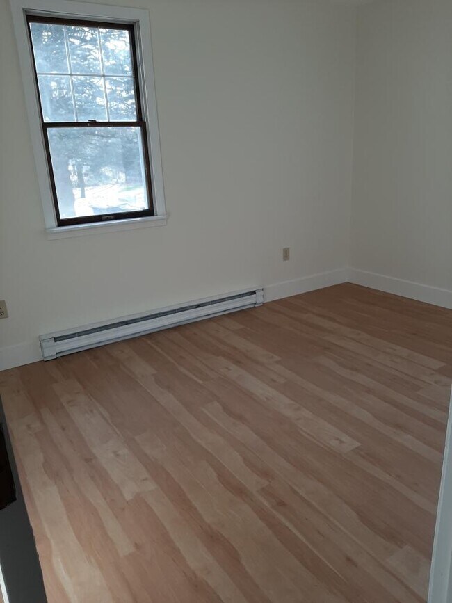 2nd bedroom - 100 Omega St