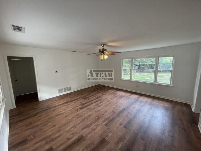 Foto del edificio - Newly updated 3 Bedroom 2 Bath located in ...