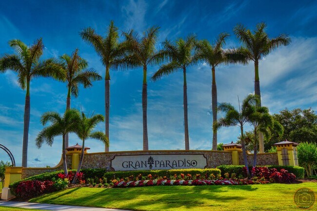 Foto del edificio - AVAILABLE IN APRIL 2024 - Annual Furnished...