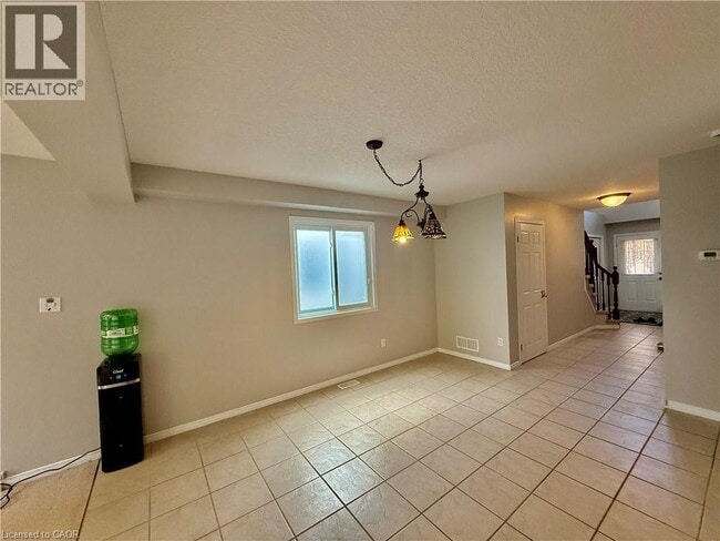 Building Photo - 655 Violet St