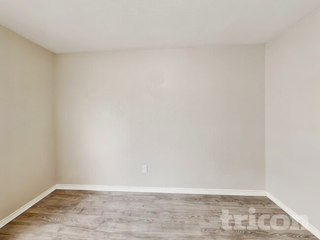 Building Photo - 418 David Dr