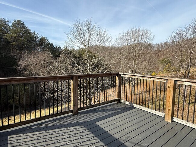 Foto del edificio - Private 3 bed 2bath house in North Johnson City! - Available NOW