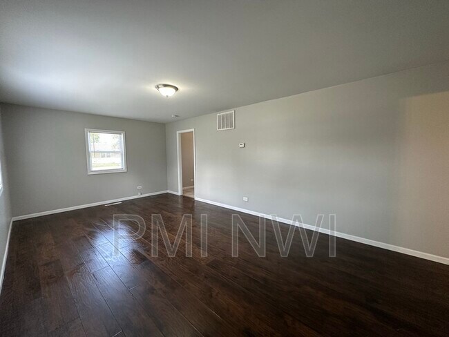 Building Photo - 607 Taney St