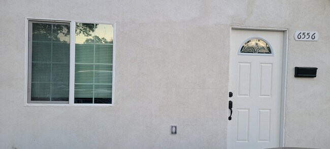 Foto del edificio - 6556 Neddy Ave