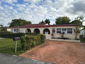 Building Photo - 1030 NW 106th St