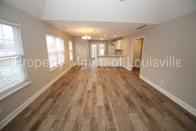Building Photo - Two bedroom patio home in Crestwood, KY
