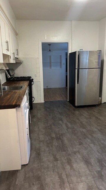 Building Photo - 2 Bedroom Main Floor at Queen St. W and Brock