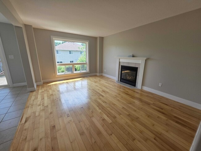 Building Photo - 121 Dalgleish Ave