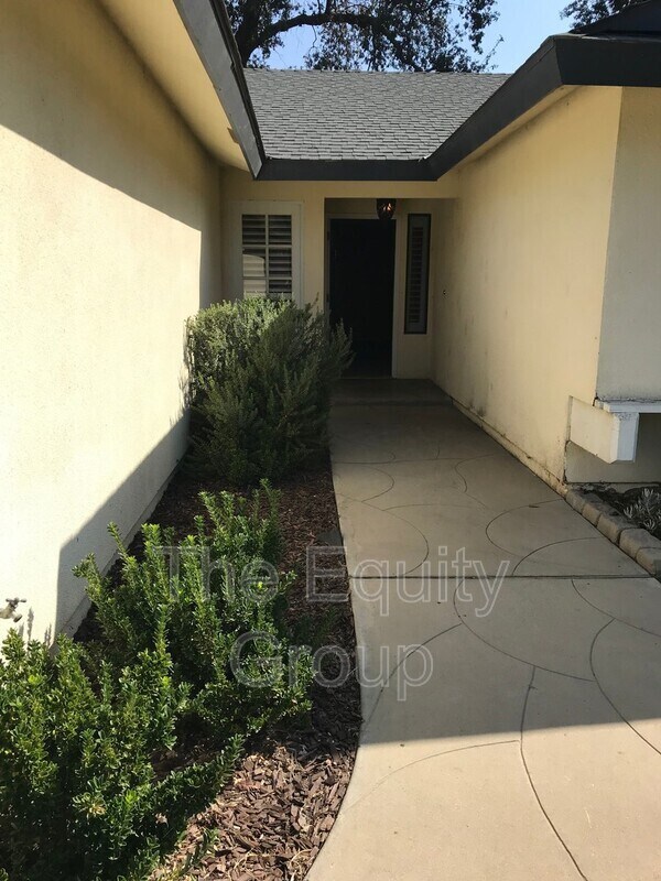 Building Photo - 2510 N Charter Oak Ct