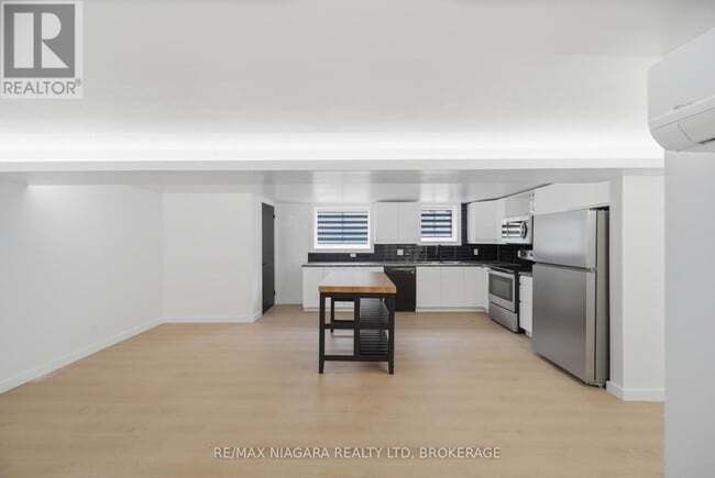 Building Photo - 1361 Station St