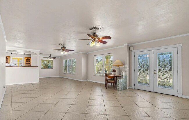 Foto del edificio - 863 Riverside Dr