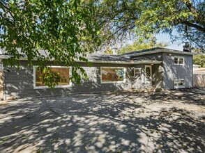 Building Photo - 3824 Sunset Ave