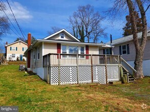 Building Photo - 412 Paradise Rd