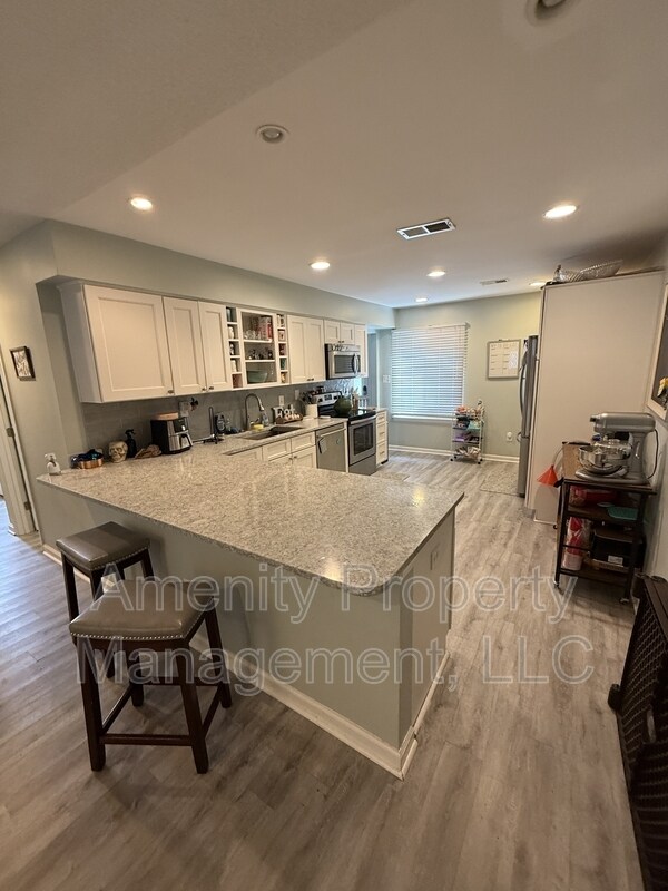 Foto del edificio - 749 Linden Ct